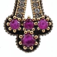 Ezüst(Ag) nyaklánc szintetikus rubinnal díszített medállal, jelzett, h: 42 cm, bruttó: 12,1 g