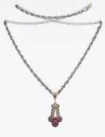 Ezüst(Ag) nyaklánc szintetikus rubinnal díszített medállal, jelzett, h: 42 cm, bruttó: 12,1 g