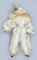 Német porcelán kezű, fejű, lábú baba, az egyik kezén sérült, m: 44 cm