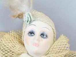 Német porcelán kezű, fejű, lábú baba, az egyik kezén sérült, m: 44 cm