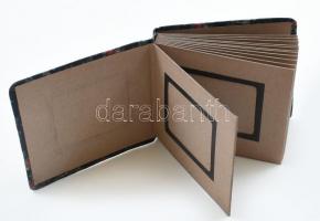 Régi, 1930-40 körüli fotóalbum, kisméretű, 24 db kb. 4x5 cm méretű fotóhoz, dekoratív virág mintás v...
