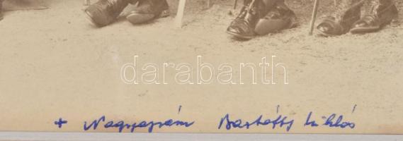 cca 1904 Ludovikás tisztek csoportképe 29x23 cm Paszpartuban