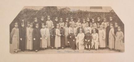 1904 Tiszti találkozó k.u.k. katonáknak Bécsújhelyen nagy méretű fotó kartonra kasírozva 46x18 cm