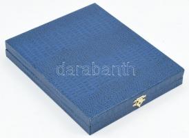 Labdarúgás asztali dísz plakett, dekoratív dobozban. Doboz mérete 23x19 cm