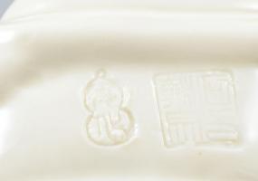 Kínai Blanc de Chine Buddha, fehér mázas porcelán, jelzett, hibátlan, m: 9 cm