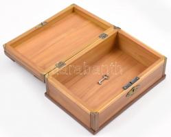 Intarziás fa doboz, kulccsal zárható zárral 19x13x8 cm