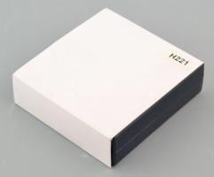 Herendi fekete Apponyi mintás Hunfilex 2022 Bélyeg világkiállítás porcelán plakett. Kézzel festett, ...