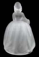 Lalique jelzéssel, savmaratott üveg hölgy, kopásnyomokkal, m: 15 cm
