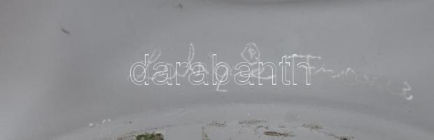 Lalique jelzéssel, savmaratott üveg hölgy, kopásnyomokkal, m: 15 cm