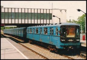 40 db MODERN képeslap a budapesti tömegközlekedésről albumban: Sikló, földalatti, metró, 10 db troli...