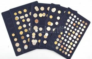 Zárható, újszerű állapotú éremtartó bőrönd 181db vegyes külföldi fémpénzzel klf országokból, 5db klf...