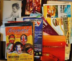 Vegyes bolhapiac tétel, benne gyermekfotók, térképek, reklám