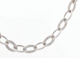 Ezüst(Ag) oválszemes nyaklánc, jelzett, h: 48 cm, nettó: 20,1 g