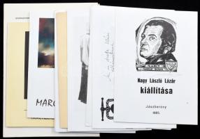 12 db dedikált kiállítási meghívó (Kazinczy Gábor, Hervai Katalin, Csúcs Ferenc, Várkonyi Károly, Nagy László Lázár, stb.)