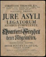 Thomas, Christian: Tractatio juridica de jure asyli legatorum aedibus competente.  Halae Magdeburgicae (Halle), 1730. Hendelius, Jc. 48 p. Korabeli papírborítóban. A követségi épületeket illető menedékjogról szóló jogi értekezés,