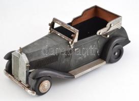 Rolls Royce oldtimer játék autó, bakelit és fém, alján Hong Kong jelzéssel, kopásnyomokkal, néhány kisebb sérüléssel / hiánnyal, 40x16,5x15 cm