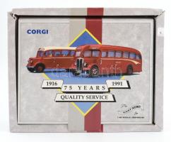 Londoni buszok két masszív fém makett díszodbozban, sorszámozott. 15 cm, 17 cm