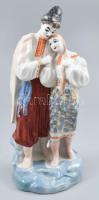 Szerelmespár népviseletben, orosz porcelán figura. Kézzel festett, jelzett, hibátlan, m: 27 cm