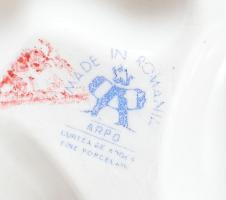 Arpo román porcelán lány virágkosárral és báránnyal. Kézzel festett, jelzett, minimális kopással, m:...