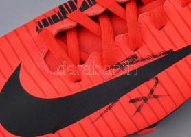 Jorginho (Jorge Luiz Frello Filho, 1991- ) brazil származású olasz labdarúgó által dedikált Nike Mer...