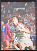 Mark Hughes (1963- ) walesi labdarúgó és edző autográf aláírása őt ábrázoló fotón, képkeretben, tanúsítvánnyal, 30x21 cm / Autograph signature of Mark Hughes Welsh football player and manager on a photo, in frame, with certificate