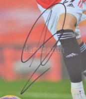 Alex Telles (1992- ) brazil labdarúgó, a Manchester United játékosának autográf aláírása őt ábrázoló...