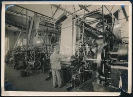 cca 1940 Nyomóterem, Kispesti Textilgyár Részvénytársaság, feliratozva, pecséttel, sarokhiánnyal, 12,5×17,5 cm