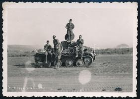 cca 1940 Magyar katonák Toldi harckocsival, fotó, 8,5x6 cm / Hungarian soldiers with Toldi tank, photo