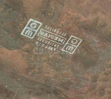 Dekoratív orientalizáló asztalka, dohányzóasztal, jelenetekkel, motívumokkal gazdagon díszített, rom...