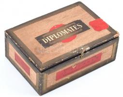 Diplomates francia szivaros fa doboz, kissé sérült, 16,5x11,5x6 cm