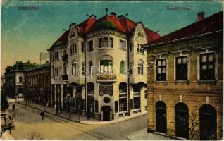 Szabadka, Subotica; Kossuth utca, Takarékpénztár, kávéház. Vasúti levelezőlapárusítás 16. sz. 1916. / street view, savings bank, café (EK)