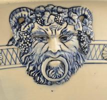 Zsolnay vadászos, nagy méretű mosdótál, 1900 körül, öblében szarvas, medve és muflon motívumokkal, p...