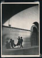 Gruber Ferenc: Bp., Alagút. Hátoldalán feliratozott vintage fotó, sarkain ragasztószalag maradványai, 24x17,5 cm