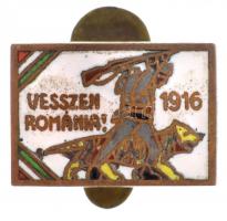 1916. Vesszen Románia! 1916 zománcozott sárgaréz gomblyukjelvény (14x19mm) T:2 zománchibák