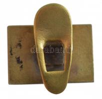 1916. "Vesszen Románia! 1916" zománcozott sárgaréz gomblyukjelvény (14x19mm) T:2 zománchib...