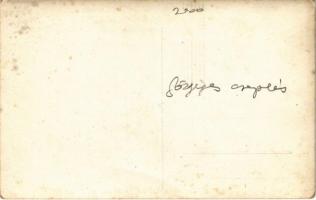 Ismeretlen település, cséplés gőzgéppel, hölgy kerékpárral. photo (fl)