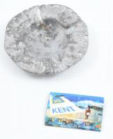 Hirmann Ferenc Budapest feliratú szecessziós fém hamutál, XX. sz. eleje, korának megfelelő állapotban, kisebb elszíneződésekkel, d: 13 cm + egy doboz Kent gyufa