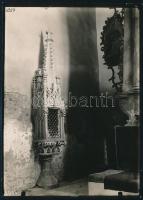 cca 1930 Alsóbajom, templom, szentségtartó, hátoldalon feliratozott fotó, 18×13 cm