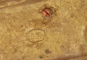 DEP jelzéssel: Vadász a lovon. Öntött, patinázott bronz, 3 db részből áll. m: 19 cm