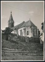 cca 1930 Abaújvár, református templom, 2 db fotó, hátoldalon feliratozott, 23,5×17,5 és 18,5×17,5 cm