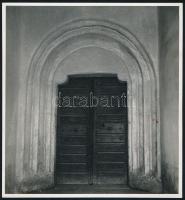 cca 1930 Abaújvár, református templom, 2 db fotó, hátoldalon feliratozott, 23,5×17,5 és 18,5×17,5 cm