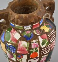 Antik emlék váza, antik porcelán és kerámia elemekkel applikálva, jelzett: VA. Korának megfelelő áll...