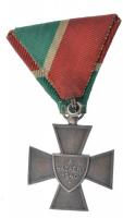 1940. "Nemzetvédelmi Kereszt / A Hazáért" hadifém kitüntetés mellszalaggal T:1-,2 
Hungar...