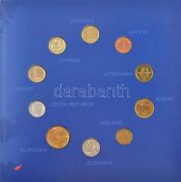 1998-2004. "Európai Unió tagjelölt országainak pénzei" (10xklf) érme dísztokban a következő országokból: Ciprus, Csehország, Észtország, Magyarország, Lettország, Litvánia, Málta, Lengyelország, Szlovákia, Szlovénia T:1 1998-2004. "The Circulation Coins of the EU Candidate Countries" (10xdiff) coins in original case from the following countries: Cyprus, Czech Republic, Estonia, Hungary, Latvia, Lithuania, Malta, Poland, Slovakia, Slovenia C:UNC