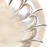 Ezüst (Ag) Art Deco kínálótál, jelzett, korának megfelelő állapotban, d: 22 cm, nettó: 323g