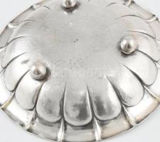 Ezüst (Ag) Art Deco kínálótál, jelzett, korának megfelelő állapotban, d: 22 cm, nettó: 323g