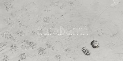 Ezüst (Ag) Art Deco kínálótál, jelzett, korának megfelelő állapotban, d: 22 cm, nettó: 323g