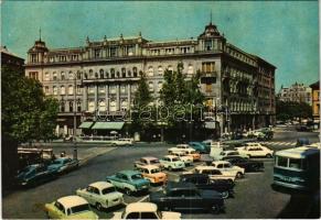 Budapest V. Vörösmarty tér, automobilok, autóbusz. Foto Czeizing. Képzőművészeti Alap Kiadóvállalat