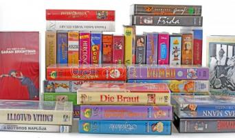 Kb 40 db VHS videókazetta. Műsoros, vegyes témákkal: mese, filmek, ismeretterjesztés
