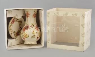 Zsolnay porcelán pillangómintás váza és tálka, kézzel festett, jelzett, hibátlan, m: 18,5 cm, d: 12 cm